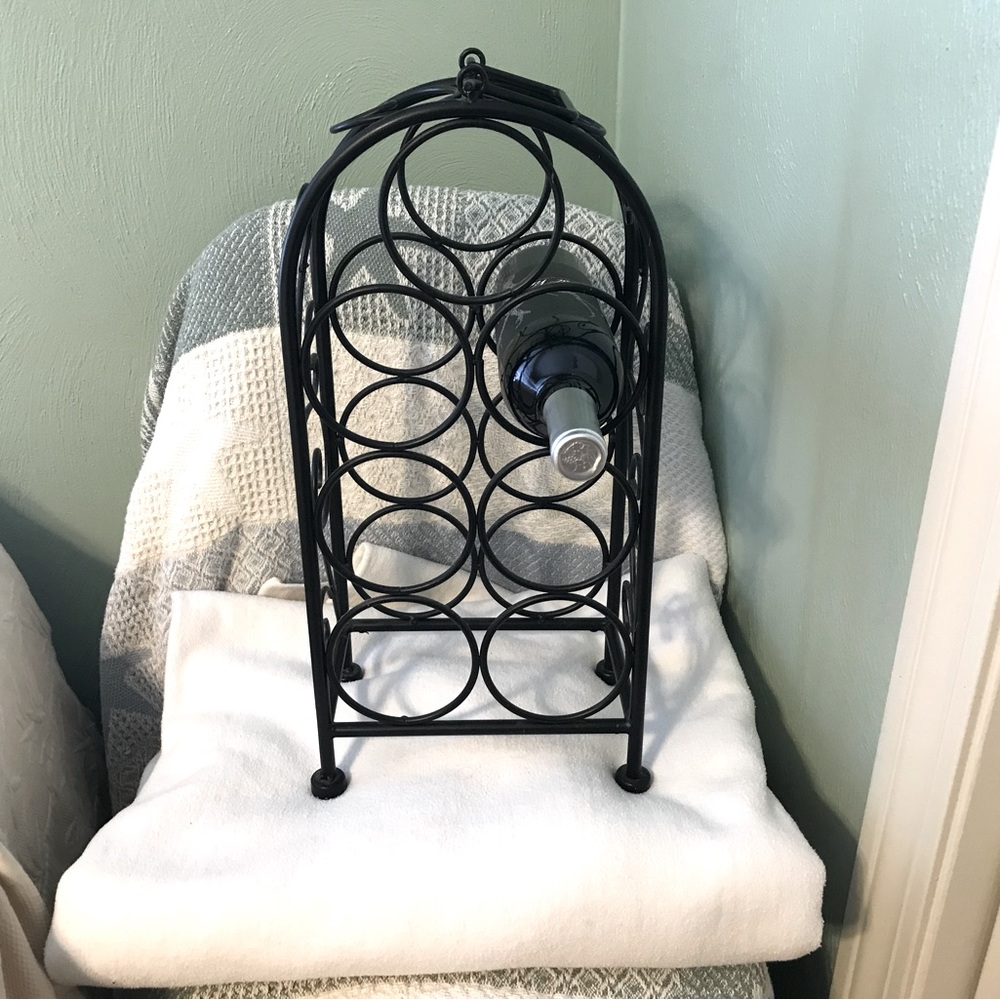7-Bottle Wine Stand
